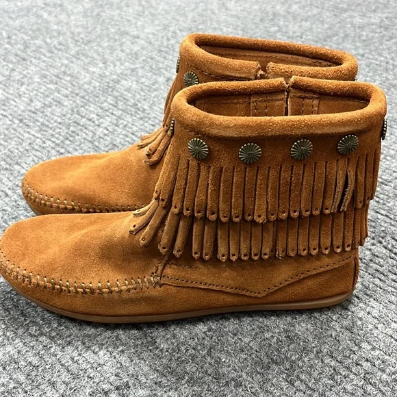 Minnetonka Women’s Double Fringe Side Zip Brown Boot (2944) - Picture 4 of 9